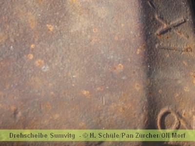 Hieroglyphen in Stahl