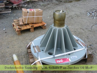 Die Nabe der Drehscheibe ist angekommen